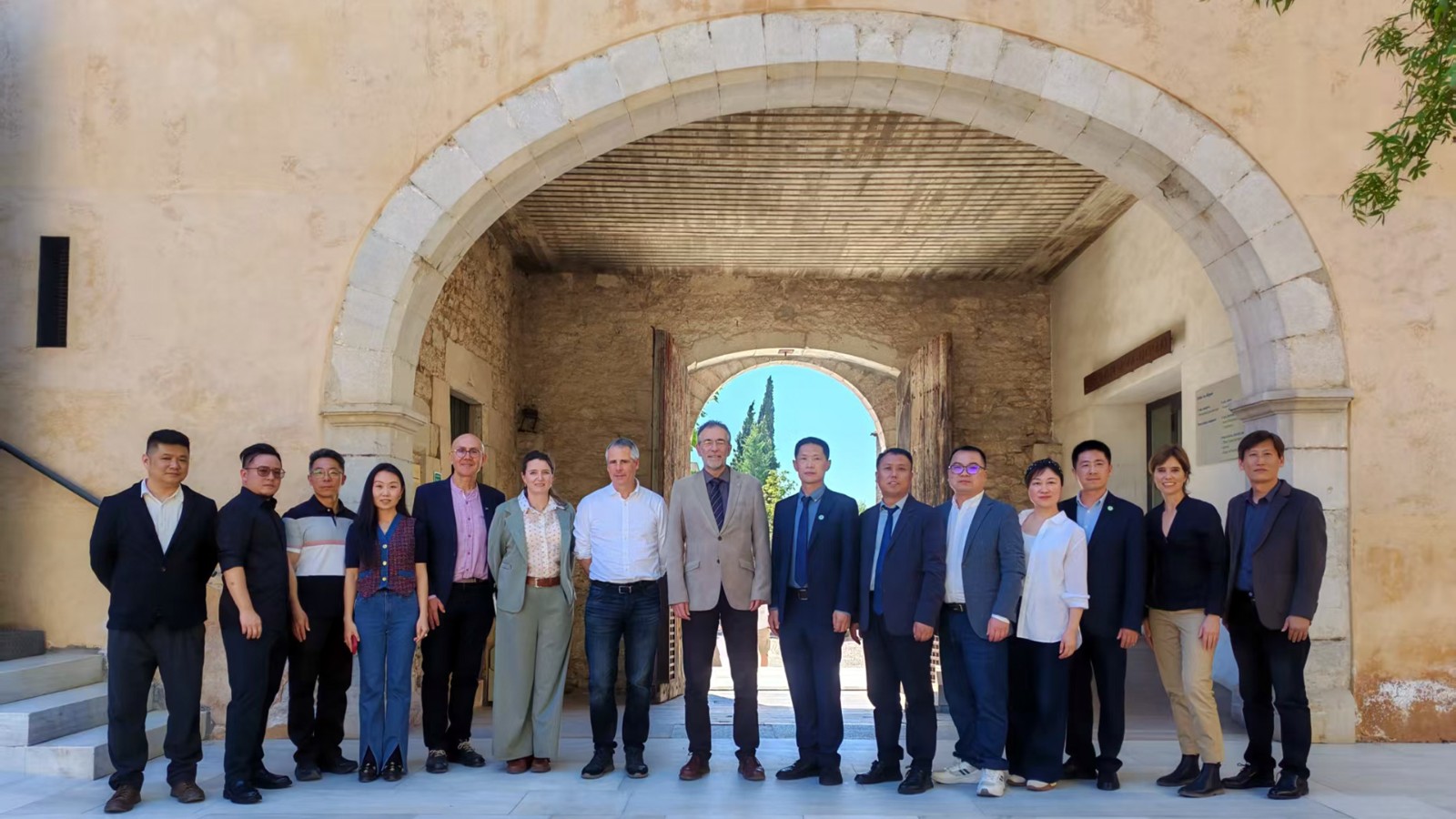 图：2026国际设计教育论坛暨西班牙国际设计教育论坛嘉宾合影。(图/CEIDA提供)